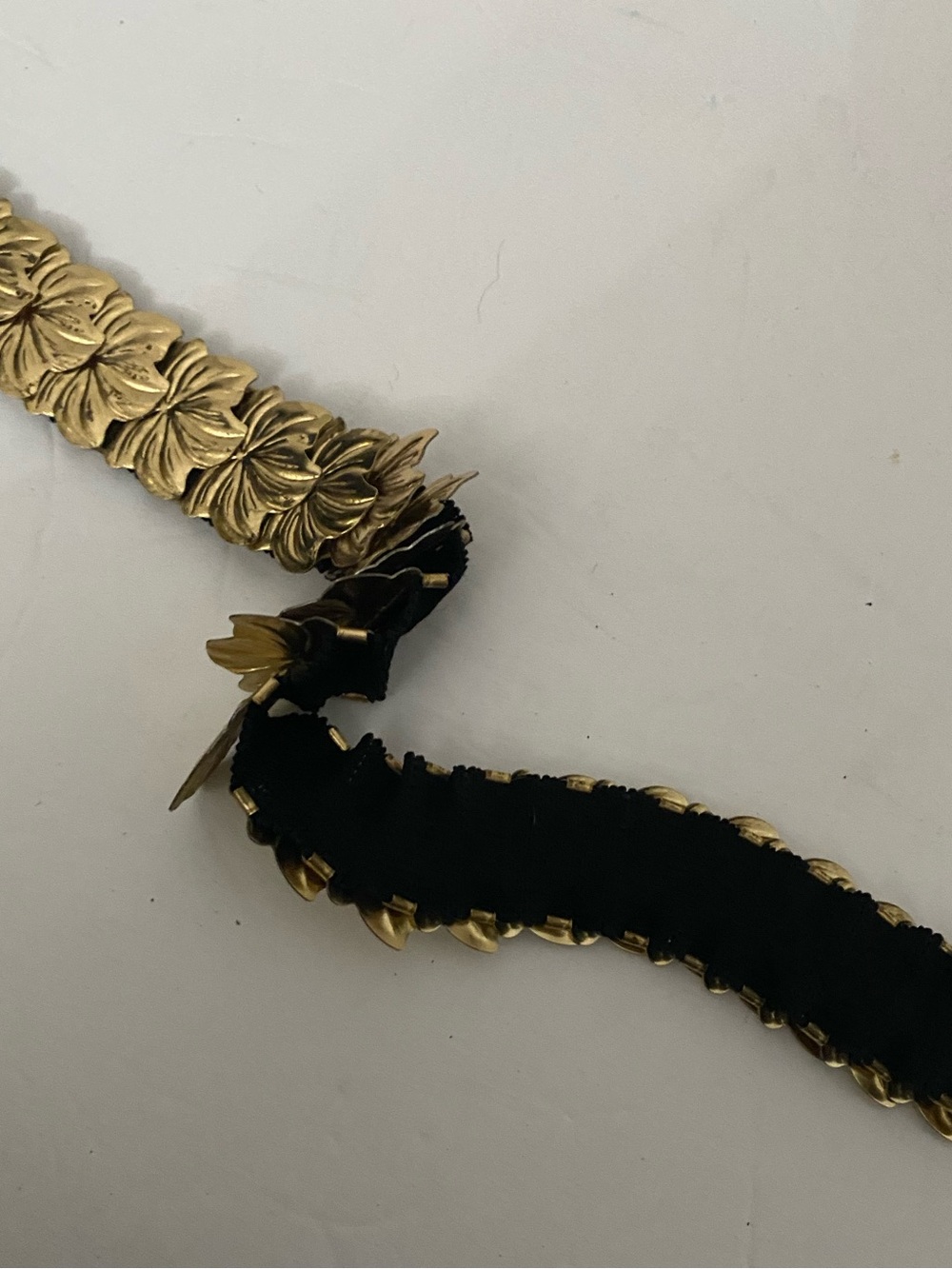 Vintage Gold Textured Petal-Link Elastic Belt - Picture 8 of 9